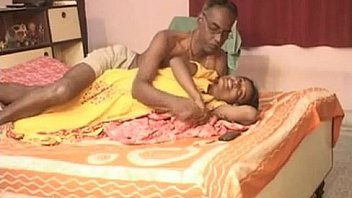 Возлюбленная пара затеяла анальный секс на пикнике после оральных ласк